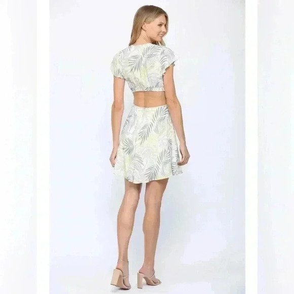 NWT FATE Tropical Print Cut Out O Ring
Accent Dress White/Light Green Size S - Picture 3 of 13